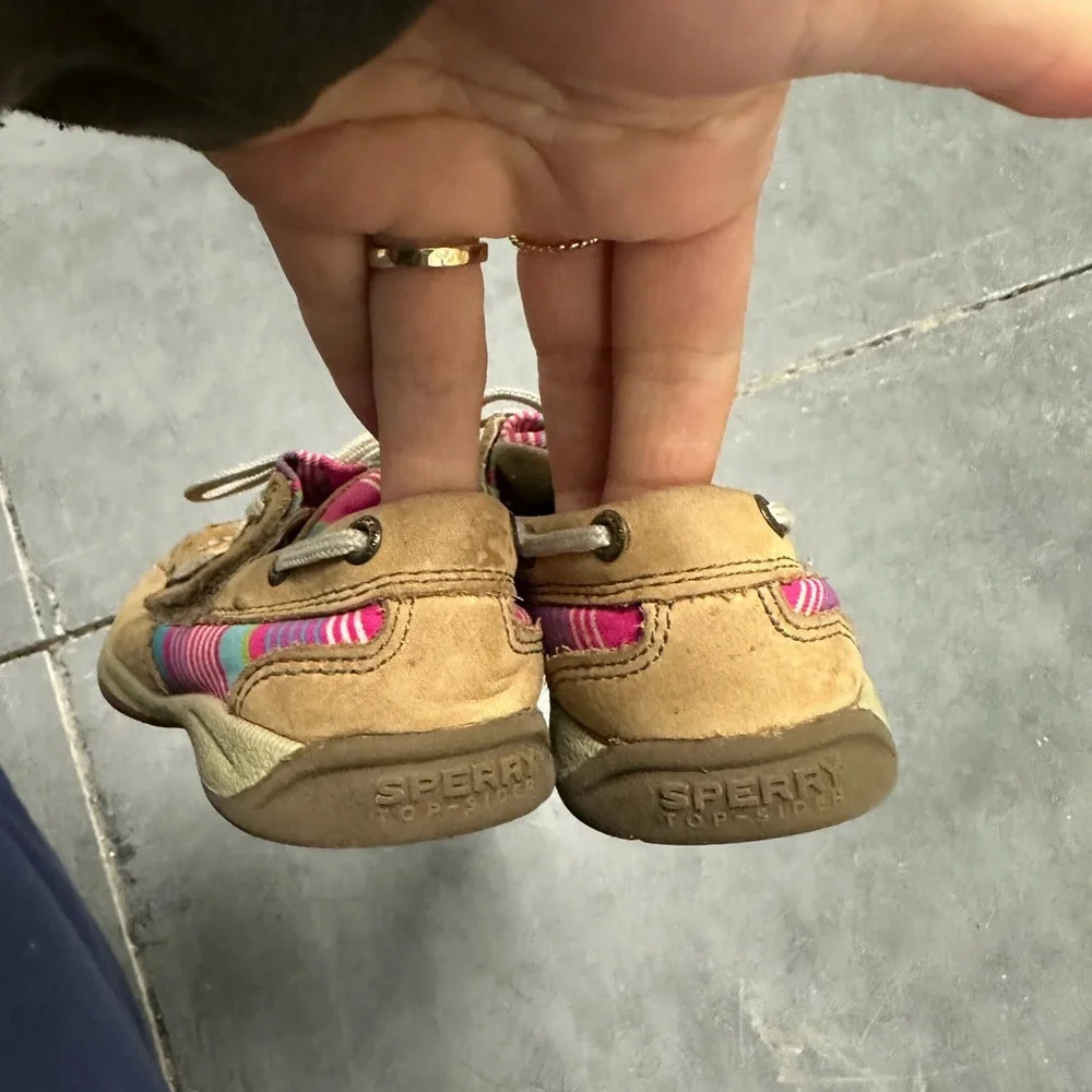 Sperry Girl’s Intrepid Jr Tan Leather Kids Boat Shoes w/ vibrant stripes